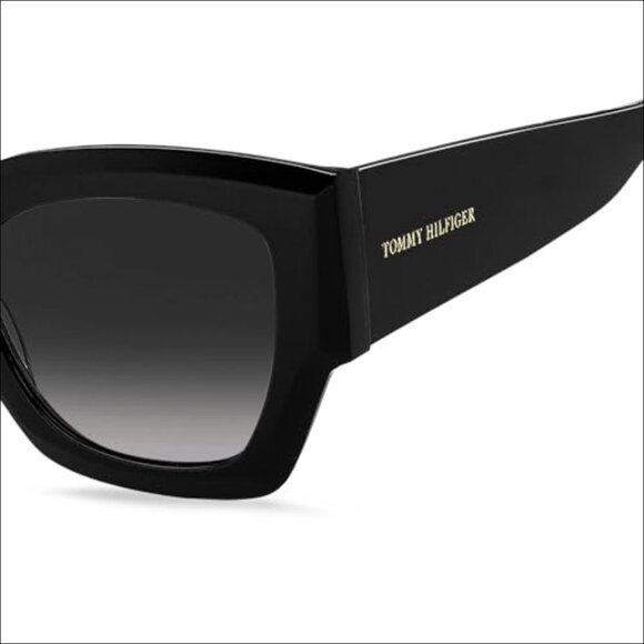 Plastic Frame Sunglasses with UV Protection and Branded Case main image 4